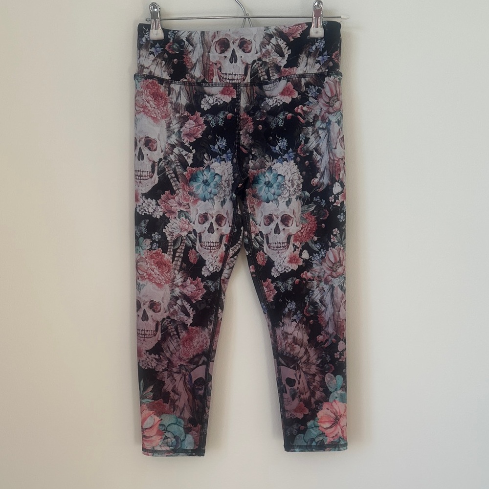 Evolution & Creation Women’s Cropped Floral Skull Leggings
